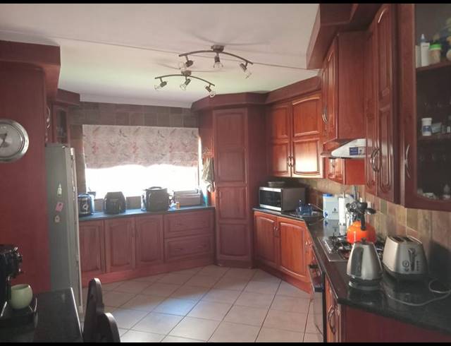 4 BEDROOM HOUSE FOR SALE IN ELDORAIGNE